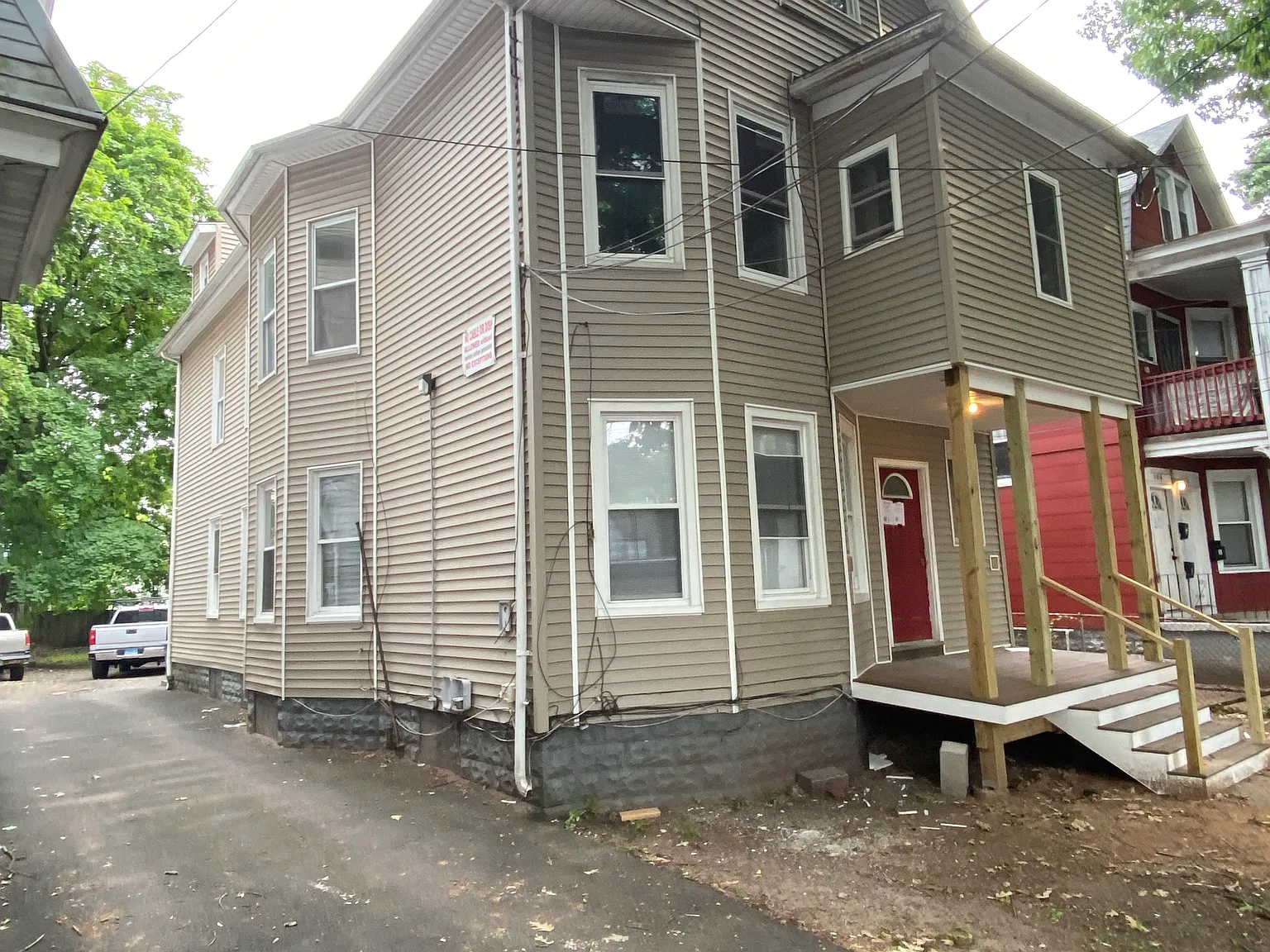 3 bed, 1000 sqft, $2,100 — Photo 2
