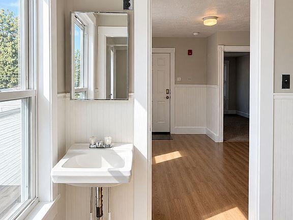 2nd image of 113 Spruce St #2-R
