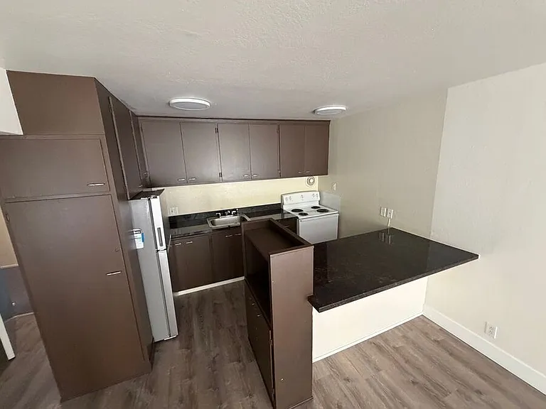 2255 Hearst — Photo 10