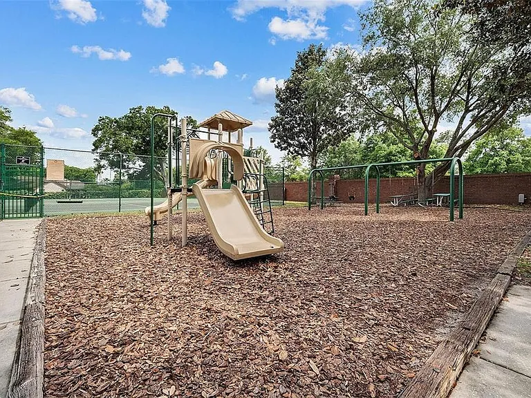 3865 Winding Lake Cir — Photo 46