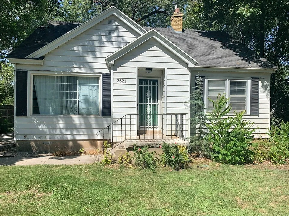 3621 Iowa Ave