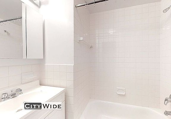 3rd image of 30 Charlton St APT 2G