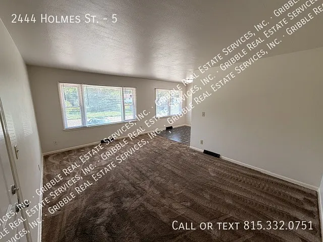 Nice 2 Bedroom/1 Bath with off street parking — Photo 3