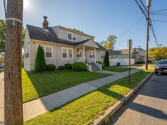 3rd image of 1975 Rutherford St
