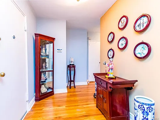 Sold by Re/Max In The City | media 19