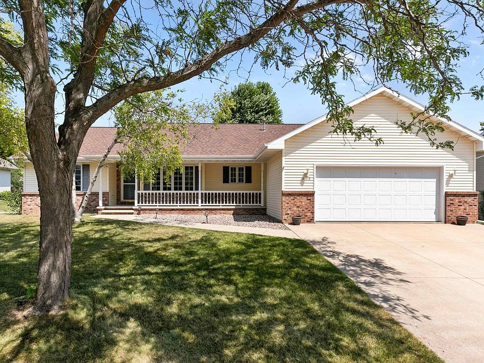 1st image of 208 W Wayfarer Ln