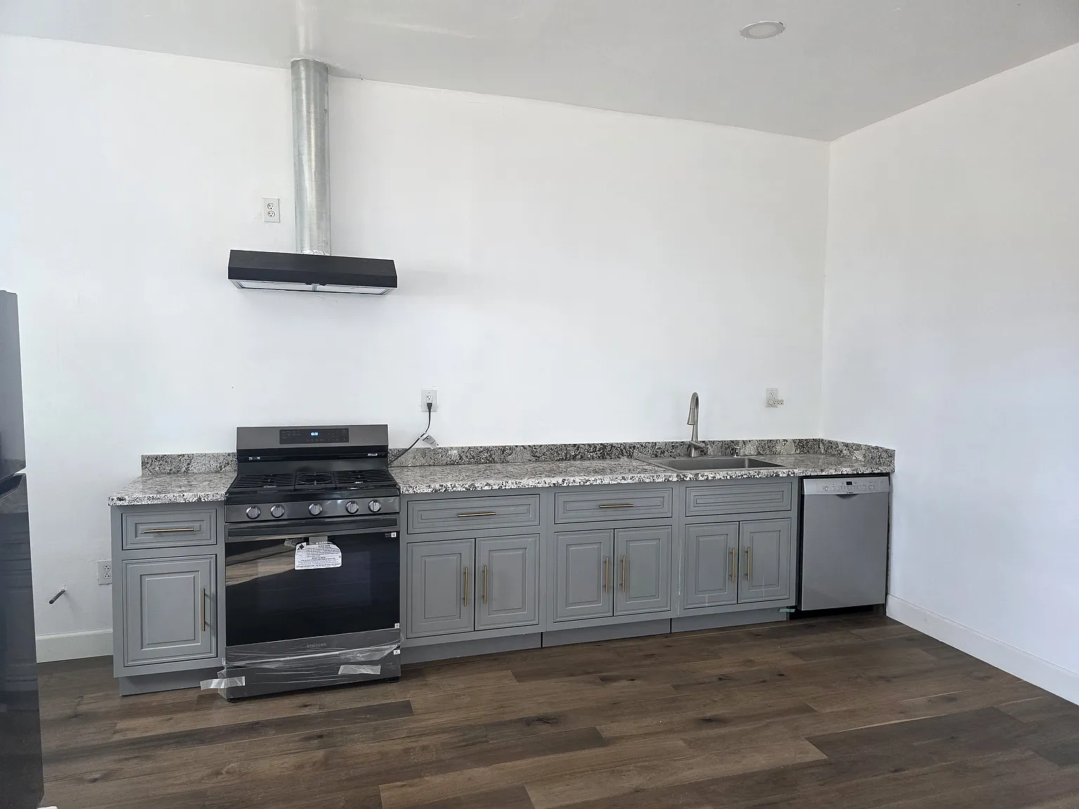 3 bed, 1200 sqft, $4,000 — Photo 2