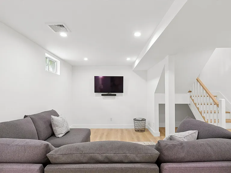 13 Shore Rd — Photo 18
