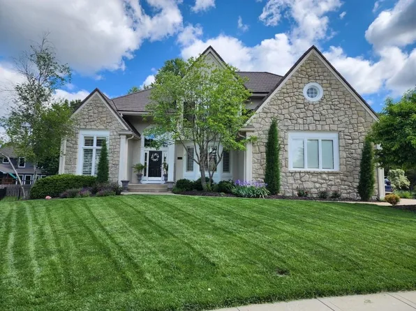 12713 Maple St, Overland Park, KS 66209