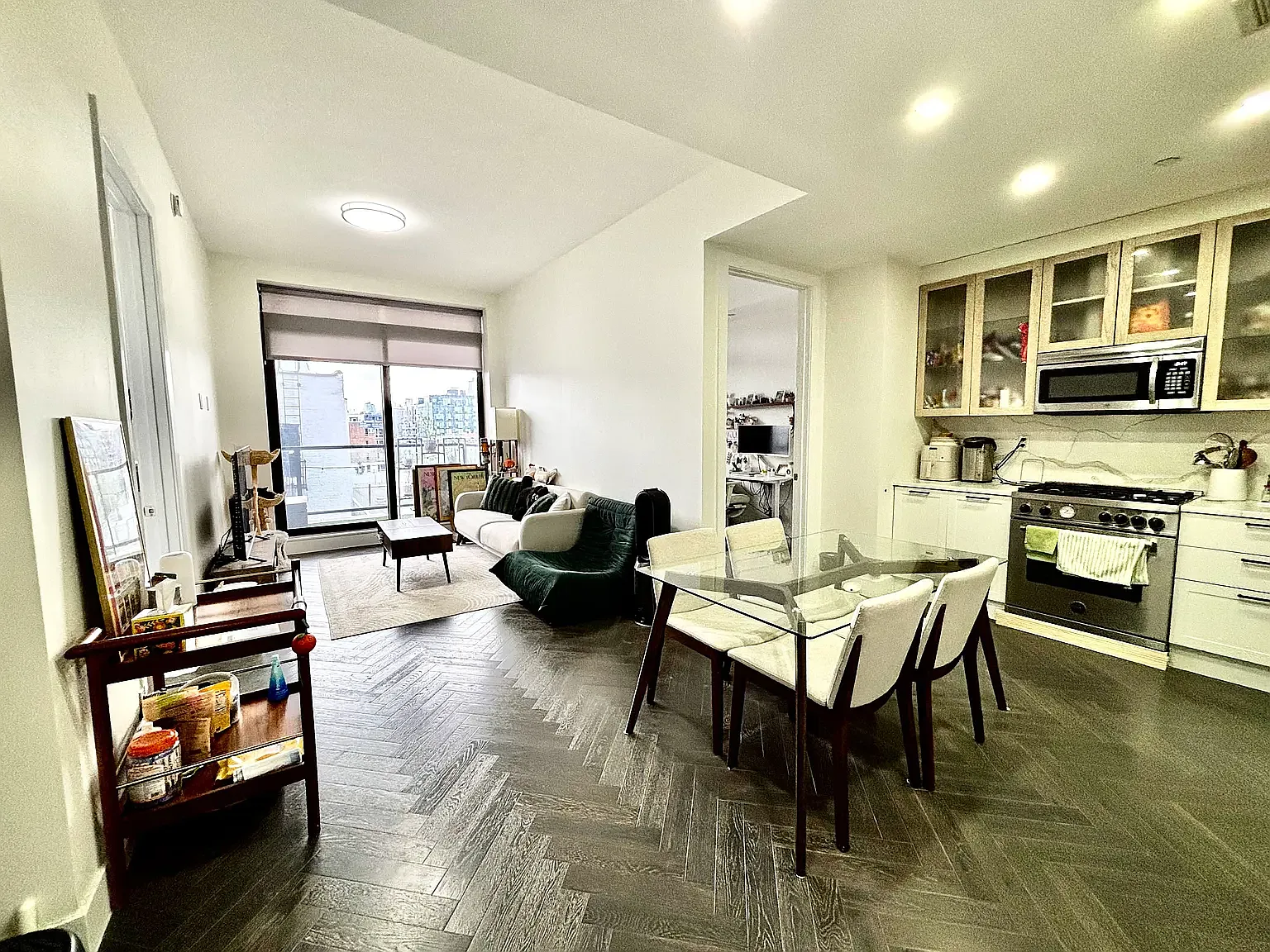 11-12 44th Drive — Photo 3