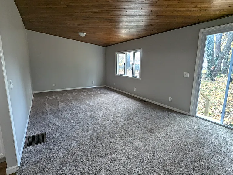 114 Maple Manor Dr — Photo 2