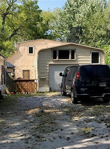 1st image of 8008 Ward Parkway Pl