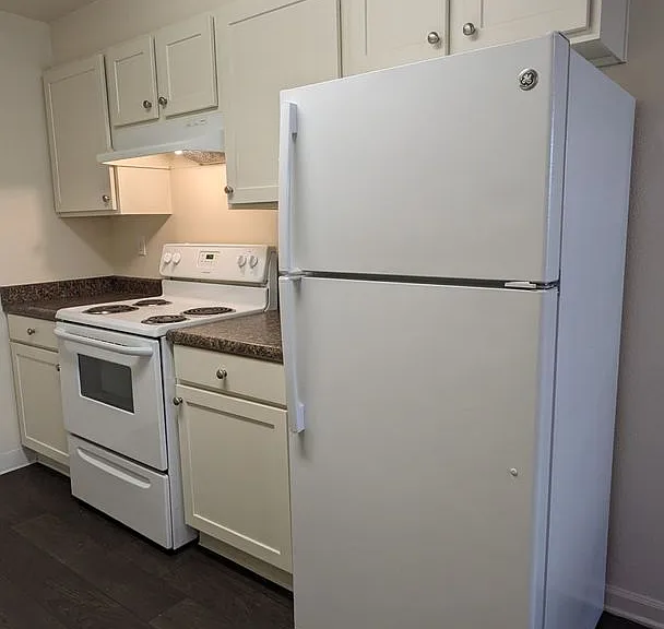 Royal Crest Townhomes — Photo 9