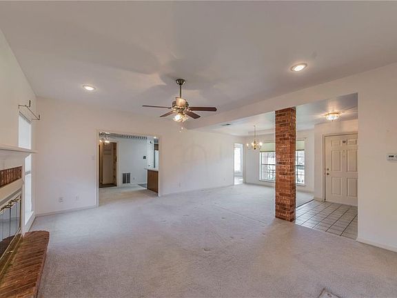 3rd image of 124 Keowee Cir