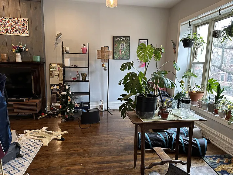 1917 W Evergreen Ave #2F — Photo 2