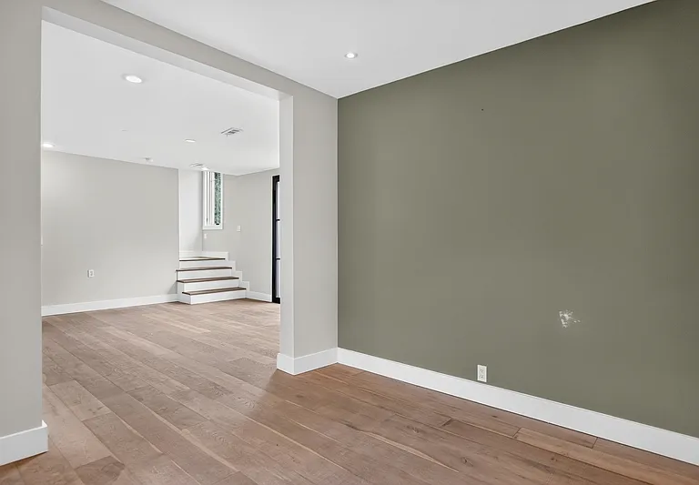 7818 Leland Rd — Photo 38