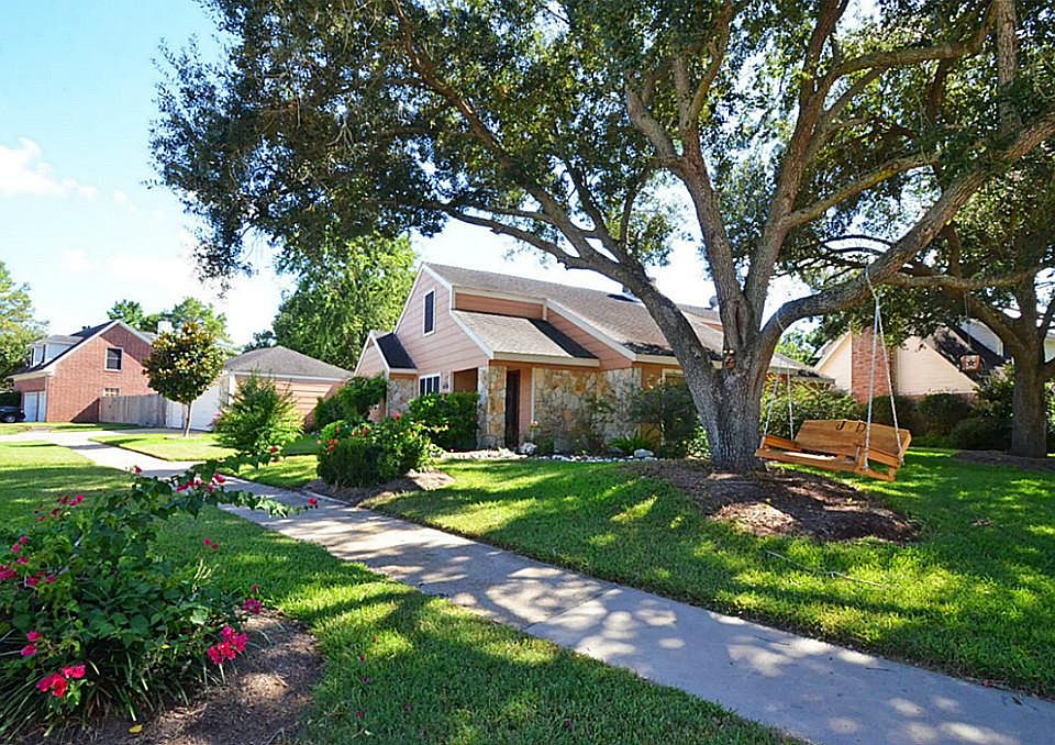 1st image of 18303 Harrow Hill Dr