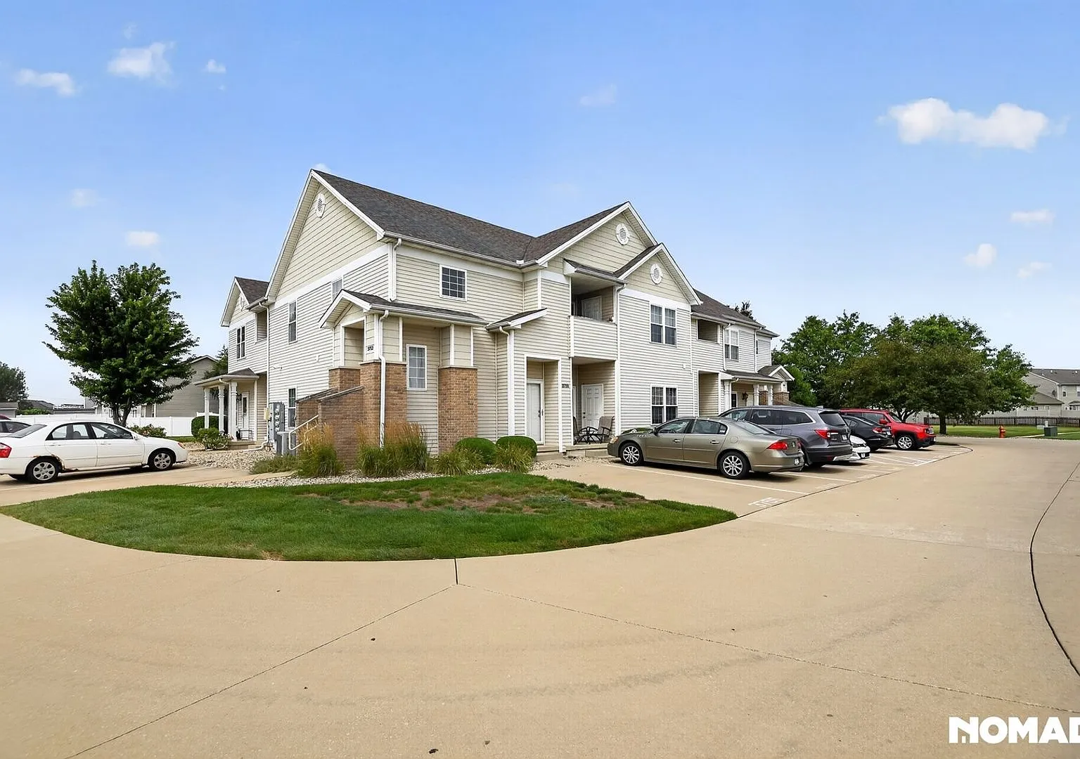 Charming 2BR Condo in Champaign — Photo 2