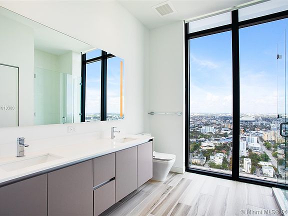 2nd image of 400 NW 1st Ave #4608