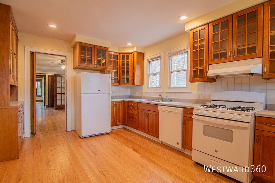 1st image of 5944 N Artesian Ave #2