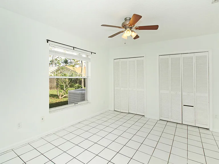 896 Rose Ct — Photo 46