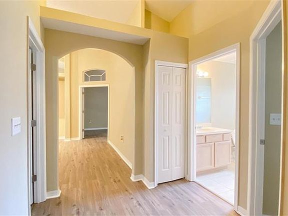 4th image of 140 Cedarpark Ln