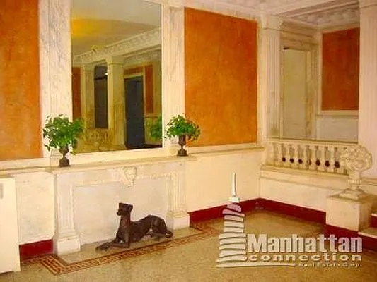 Rented by Manhattan Connection | media 3