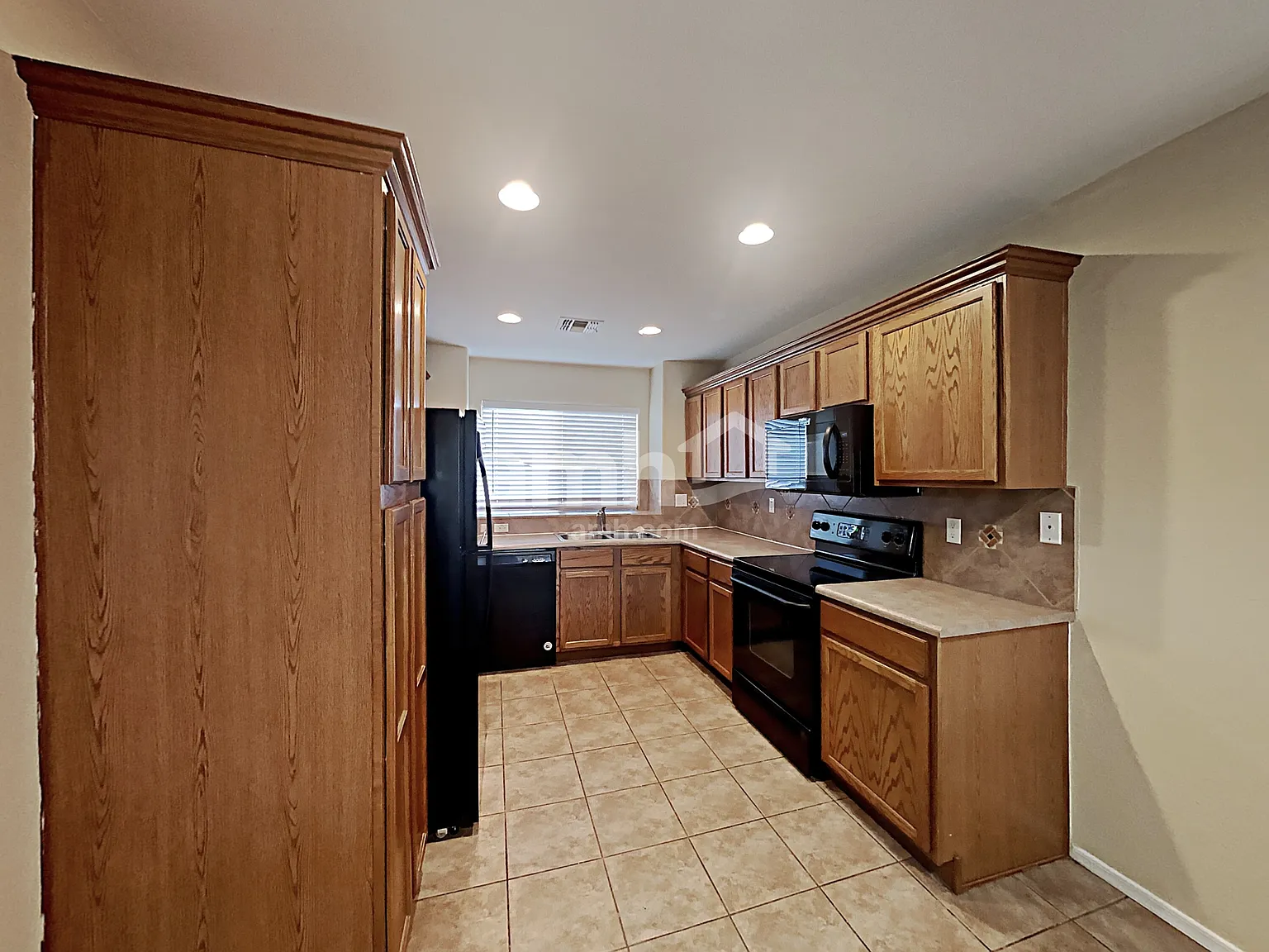 3 bed, 2.0 bath, 1387 sqft, $1,945 — Photo 3
