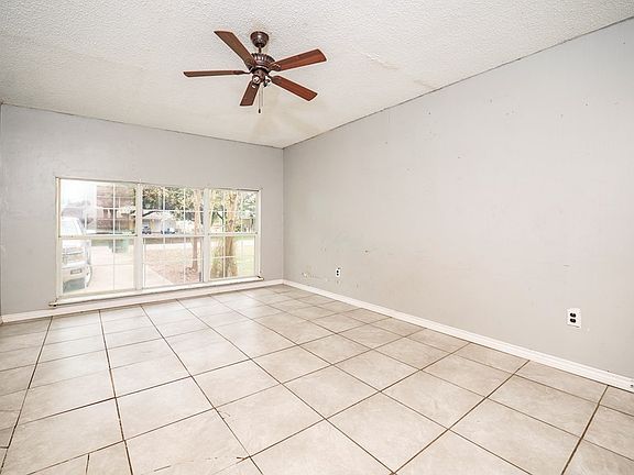 3rd image of 810 Johnson Ave