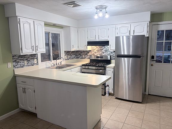 2nd image of 367 Hawkins St #1