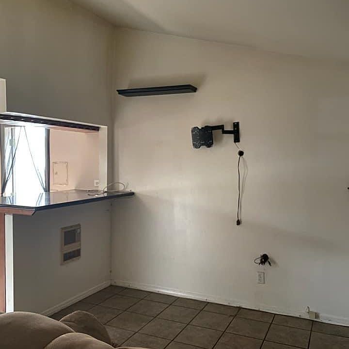 1st image of 912 Amapola Ave APT 1/2