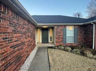 479 Robin Hood Ct, Springdale, AR 72764