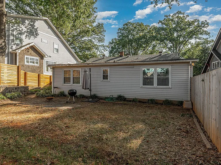 800 McDonald Ave — Photo 25
