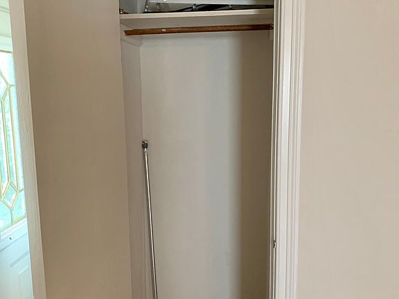Coat closet located right when you walk in