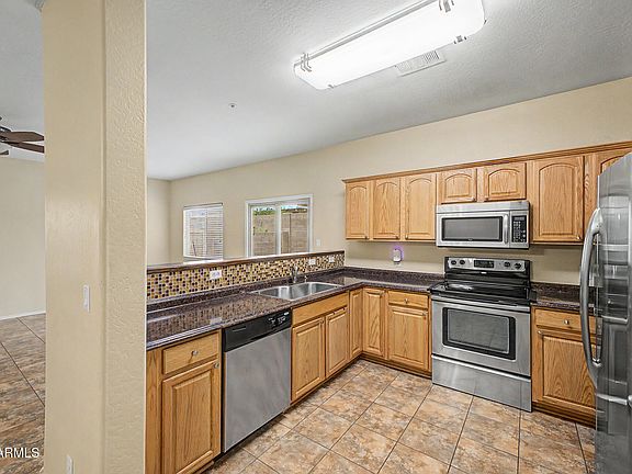 3rd image of 8776 W DREYFUS Drive