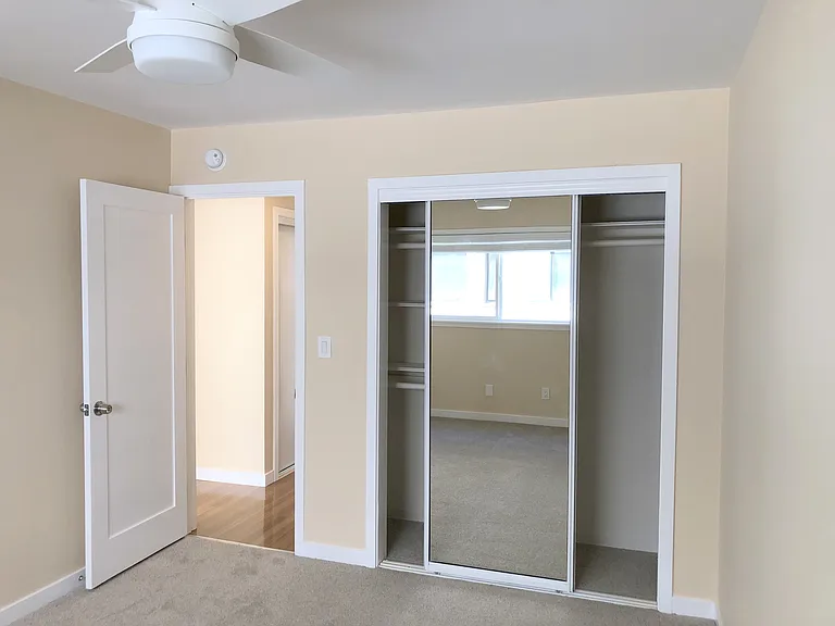 419 Avenue G — Photo 11