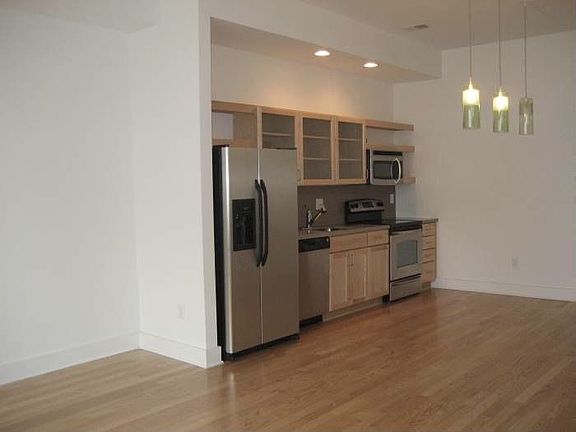 3rd image of 4457 Rainbow Blvd