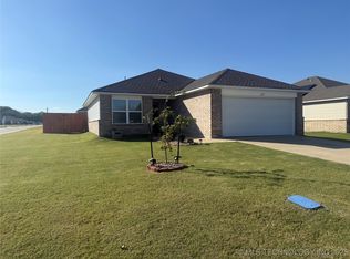 623 Thomas Dr, Muskogee, OK 74403
