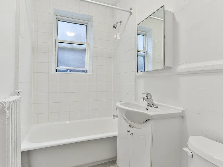 1570 Bathurst St — Photo 15