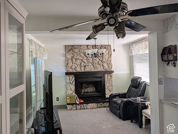 4th image of 256 E Tennyson Ave