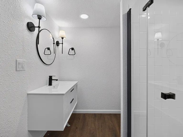 2313 W 71st St — Photo 27