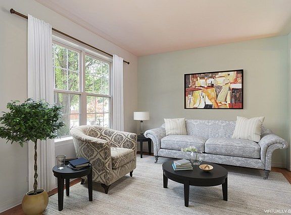 2nd image of 2820 Camden Dr