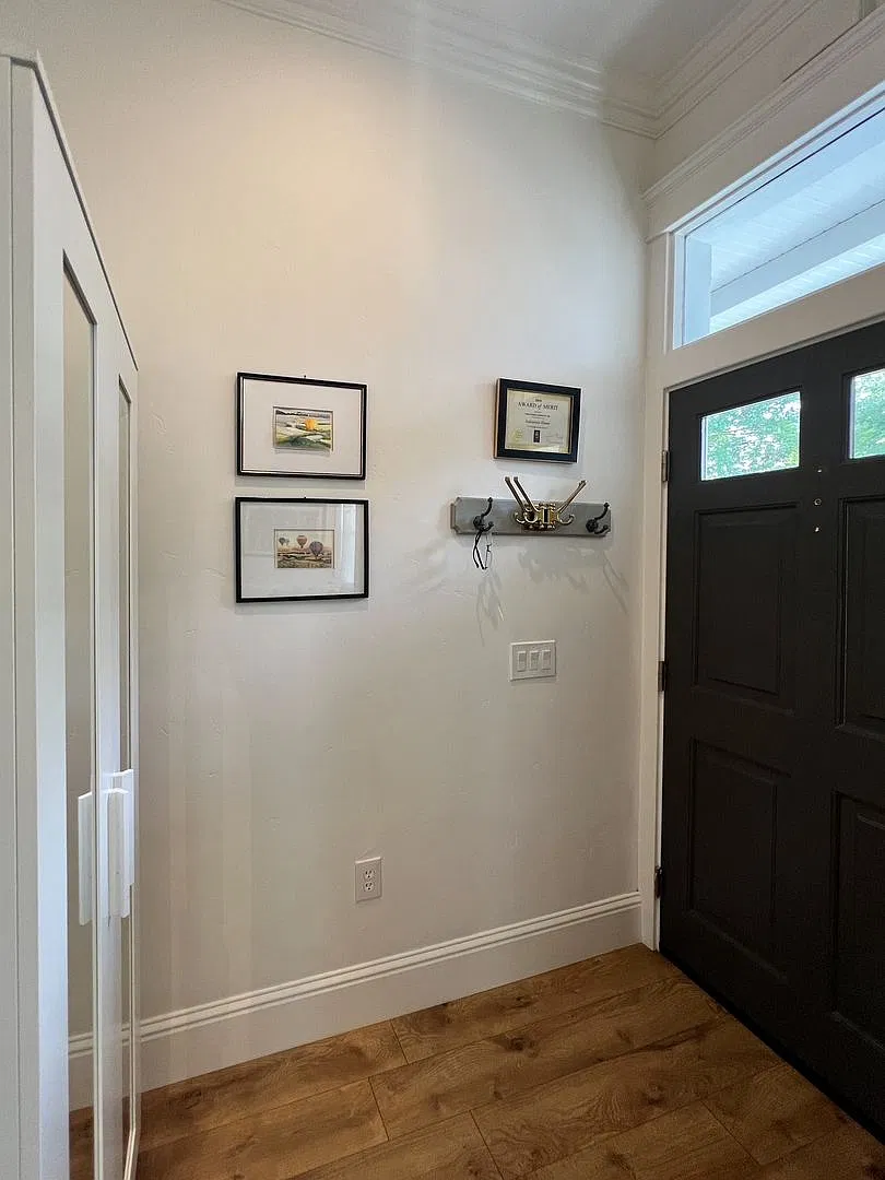 Beautifully Updated Two Bedroom Downtown Victorian Home — Photo 4