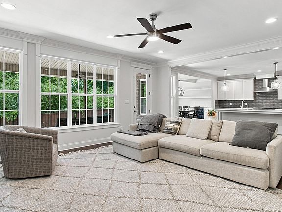 5th image of 7913 Yellow Jasmine Ln