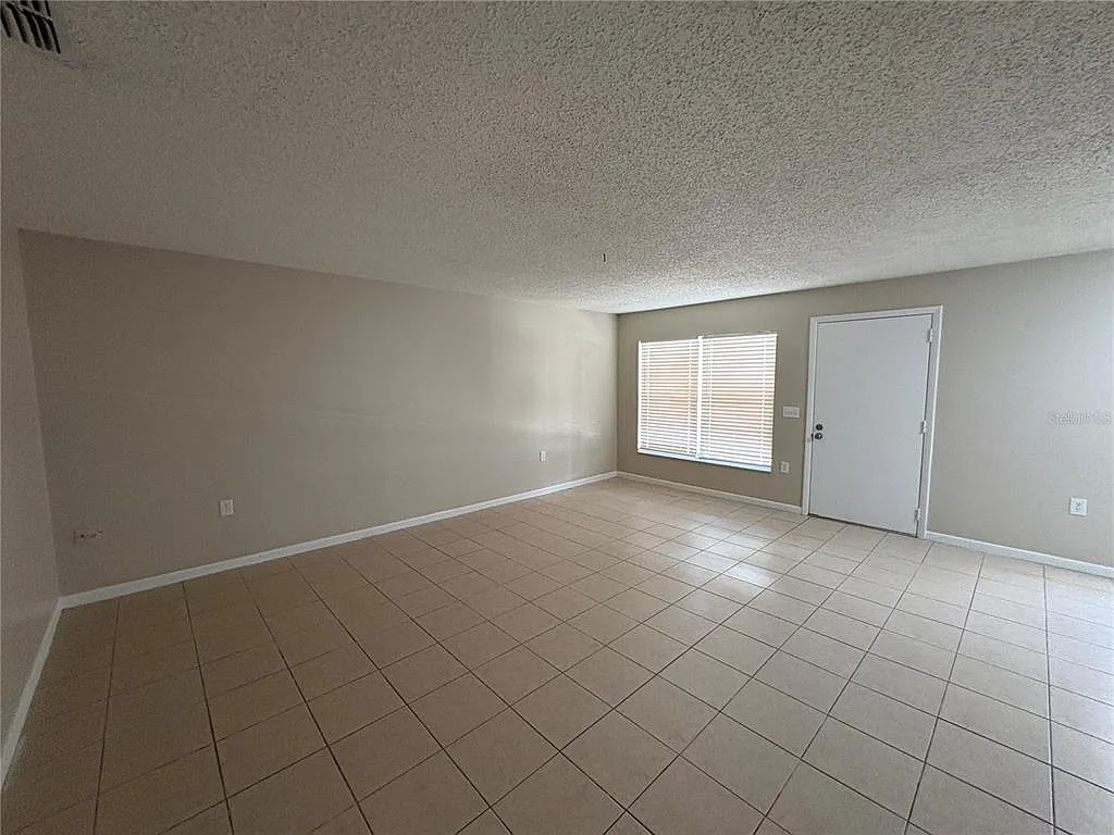 2 bed, 2.0 bath, 976 sqft, $1,495 — Photo 2