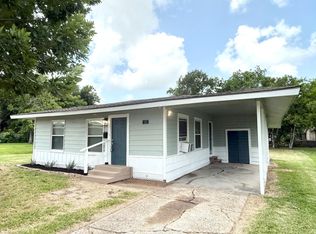 117 Oak Dr, Lake Jackson, TX 77566
