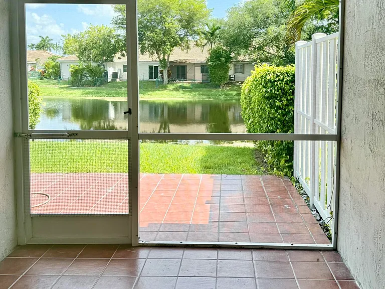 11289 SW 18th Ct — Photo 7