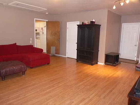 3rd image of 970 Squire Mansion