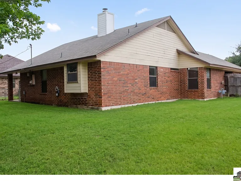 4916 Glass Mountain Dr — Photo 12