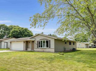2346 Town Hall Rd, Green Bay, WI 54311